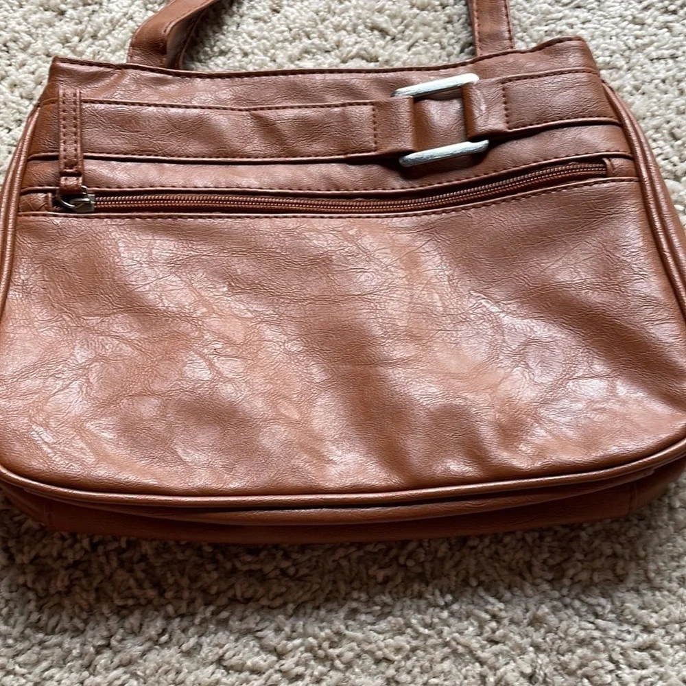 Brown purse with straps. Classic design and lots of organization.